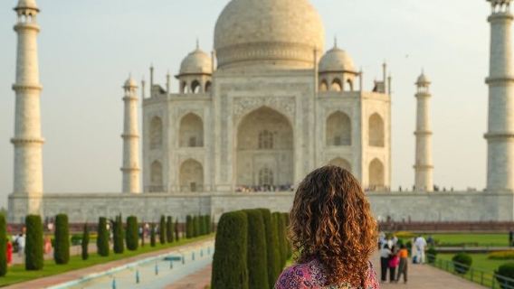 Delhi Airport to Taj Mahal trips