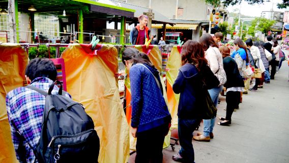 台北発 朝の十分散策ツアー！天燈上げと十分瀑布見学（老舗小籠包店の昼食も選択可能）