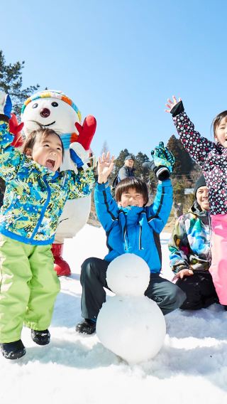 [한국어 가이드 • ★1명도 무조건 오사카 출발★] 롯코산 스노우 파크 스키 일일 투어 초보자 주천 (스키/스노우보드/썰매 옵션) 