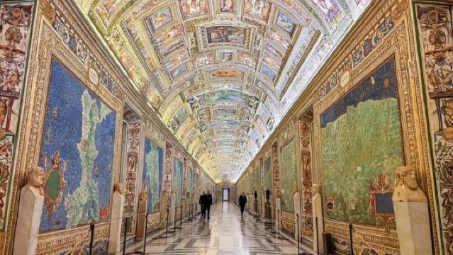 Rome Day Tour: Colosseum & Skip-the-Line Sistine Chapel