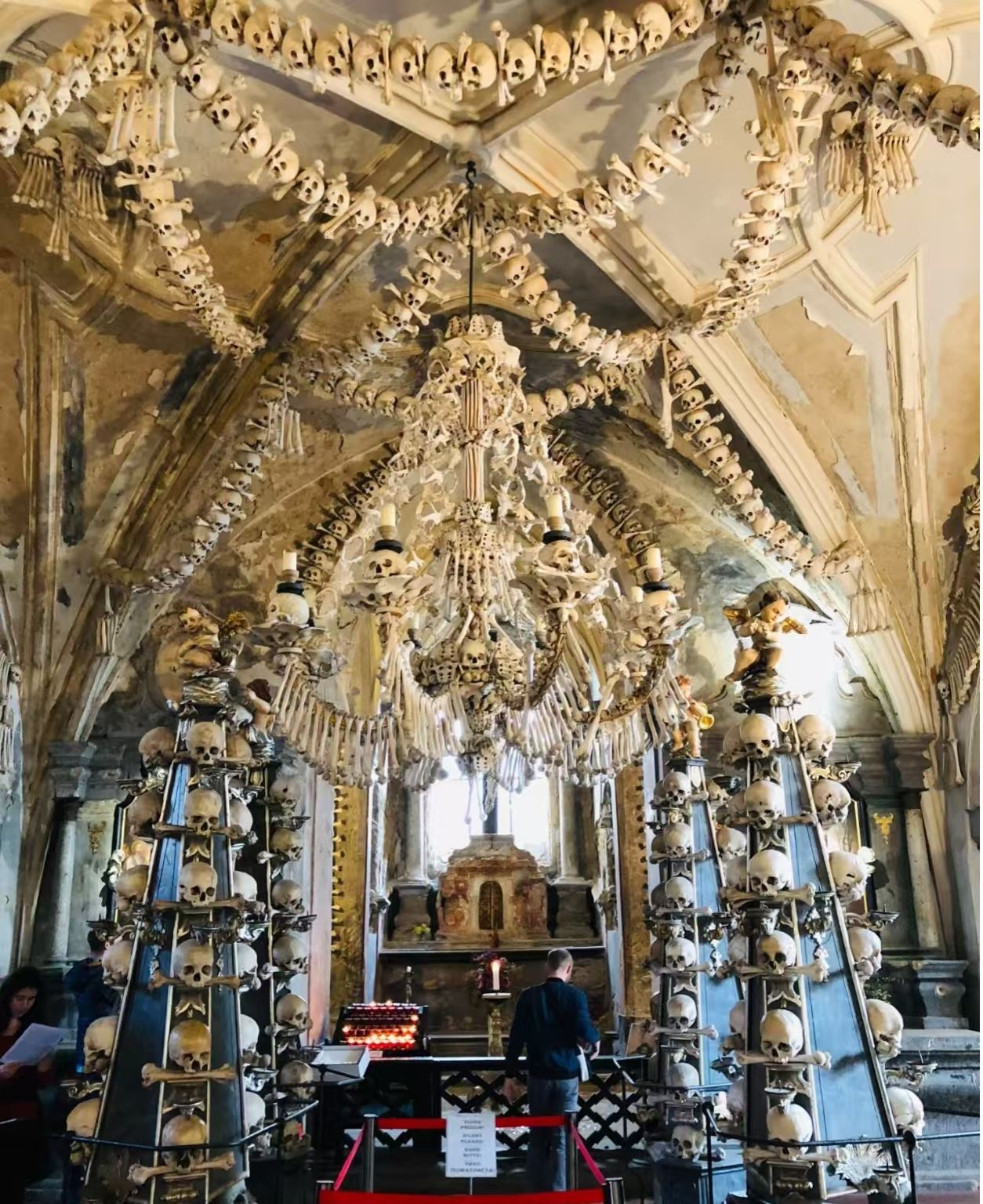 捷克布拉格人骨教堂-聖巴巴拉教堂-布拉格城堡一日遊