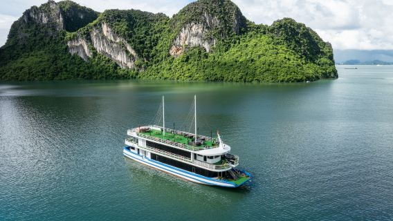 Ha Long Bay Luxury Cruise with Cave, Kayaking , Party