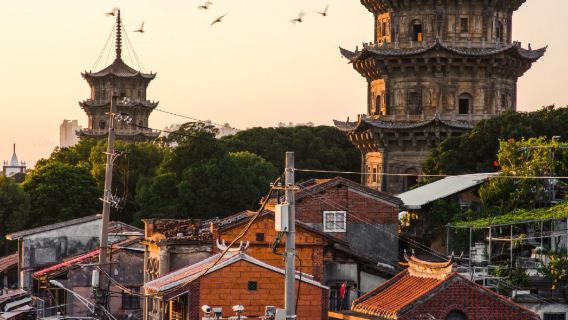 Quanzhou Kaiyuan Temple + Xiaoxi Cheng + West Street + Luoyang Bridge 1-day tour + multilingual guide + free transfer