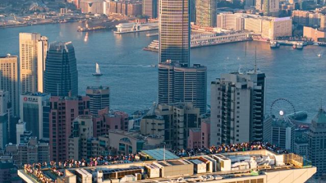 深圳香港尖沙咀+夜遊維港+香港故宮文化博物館+太平山頂一日遊