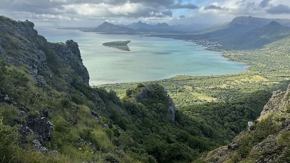 モーリシャス ▎8時間貸切チャーター クジラウォッチング+ライオンウォーク+ビーチ乗馬 自由な時間を楽しむ