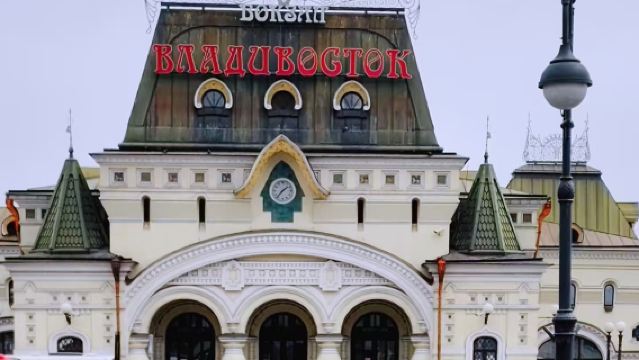 海參崴火車站﹣列寧廣場﹣C56潛艇博物館﹣鷹巢山（纜車）