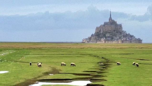 Lawatan sehari pergi-balik ke Mont Saint-Michel dengan sewaan peribadi klasik di Paris