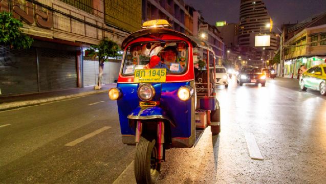 Bangkok Street Food and Nightlife Tour by Tuk Tuk in Chinatown