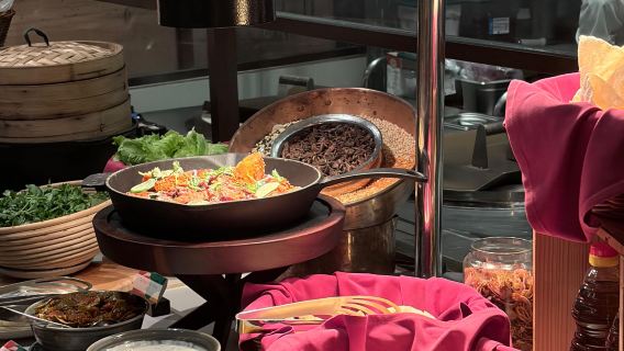 반얀 트리 만다이 레인포레스트 리조트 플랜터스 셋(Planter's Shed) 뷔페 디너