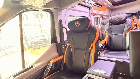 Transfer de Limusine VIP com 9 assentos: Aeroporto de Hanói para Sa Pa