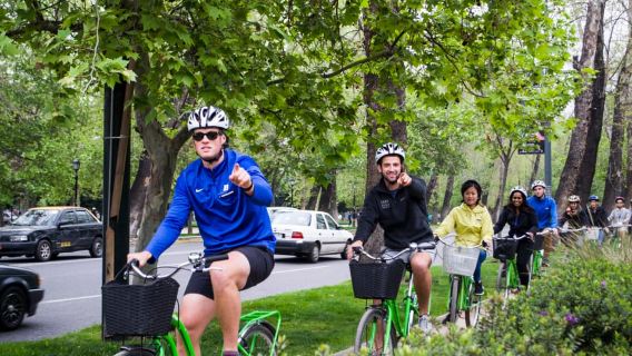 Santiago: Highlights, Parks and Politics Bike Tour
