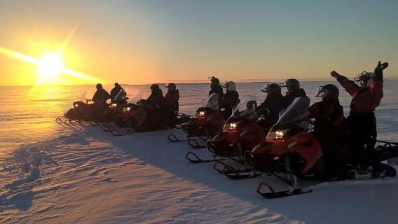 Kemi-Tornio: Safári de moto de neve ao nascer do sol