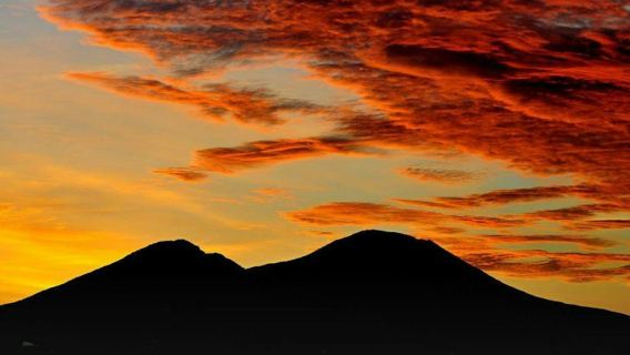 Vesuvius: Entry Ticket + Roundtrip from Pompei