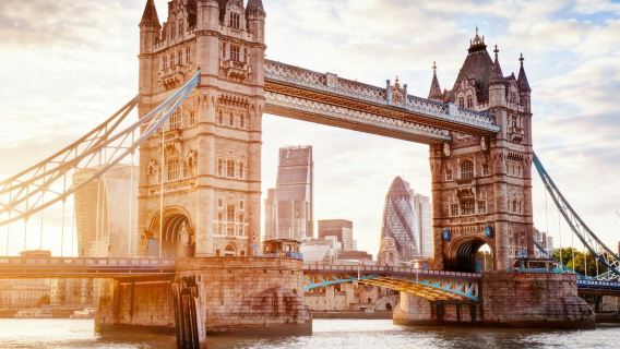 Menara London: Lawatan Berpandu + Pertukaran Pengawal + Pelayaran Thames