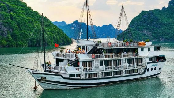 Двухдневный круиз Oasis Bay Party Cruise — дневной тур тур по бухте Халонг