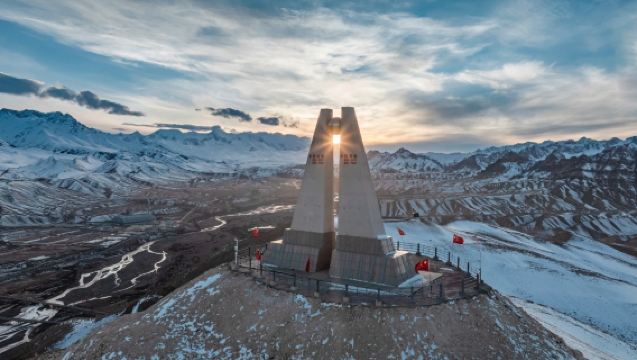 Lawatan sehari ke Kashgar Xinjiang + Tarikan Pelancongan Masa Paling Barat + Pertemuan Pergunungan Tianshan dan Kunlun, kumpulan kecil 6 orang