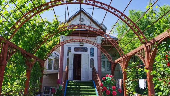 伊寧喀贊其民俗旅遊區+漢人街巴士+六星街+伊犁河風景區