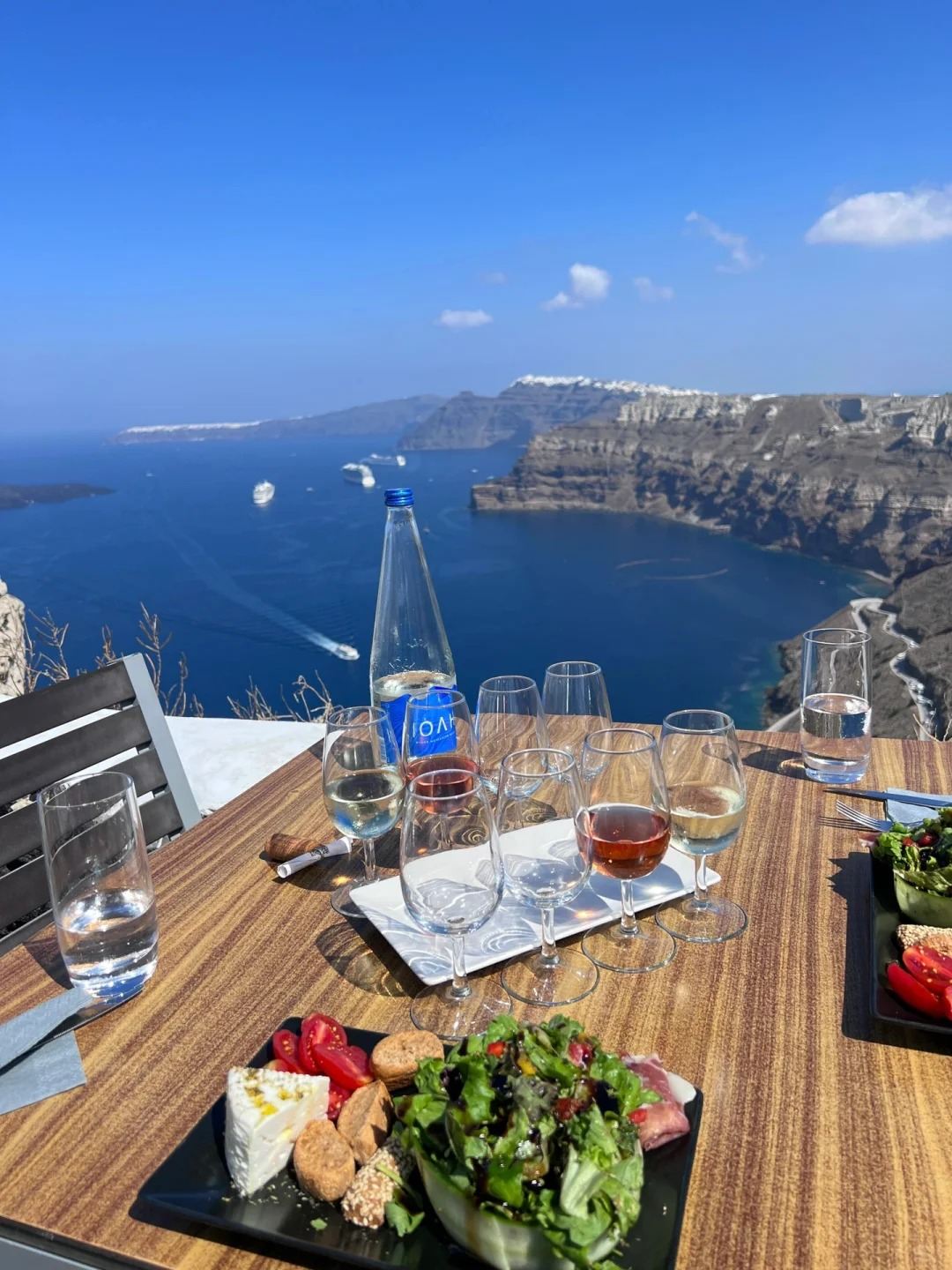 Privattransfer Tagesausflug zur Vulkaninsel Santorini, Kamari Beach, Altstadt Fira und Weingut Santorini