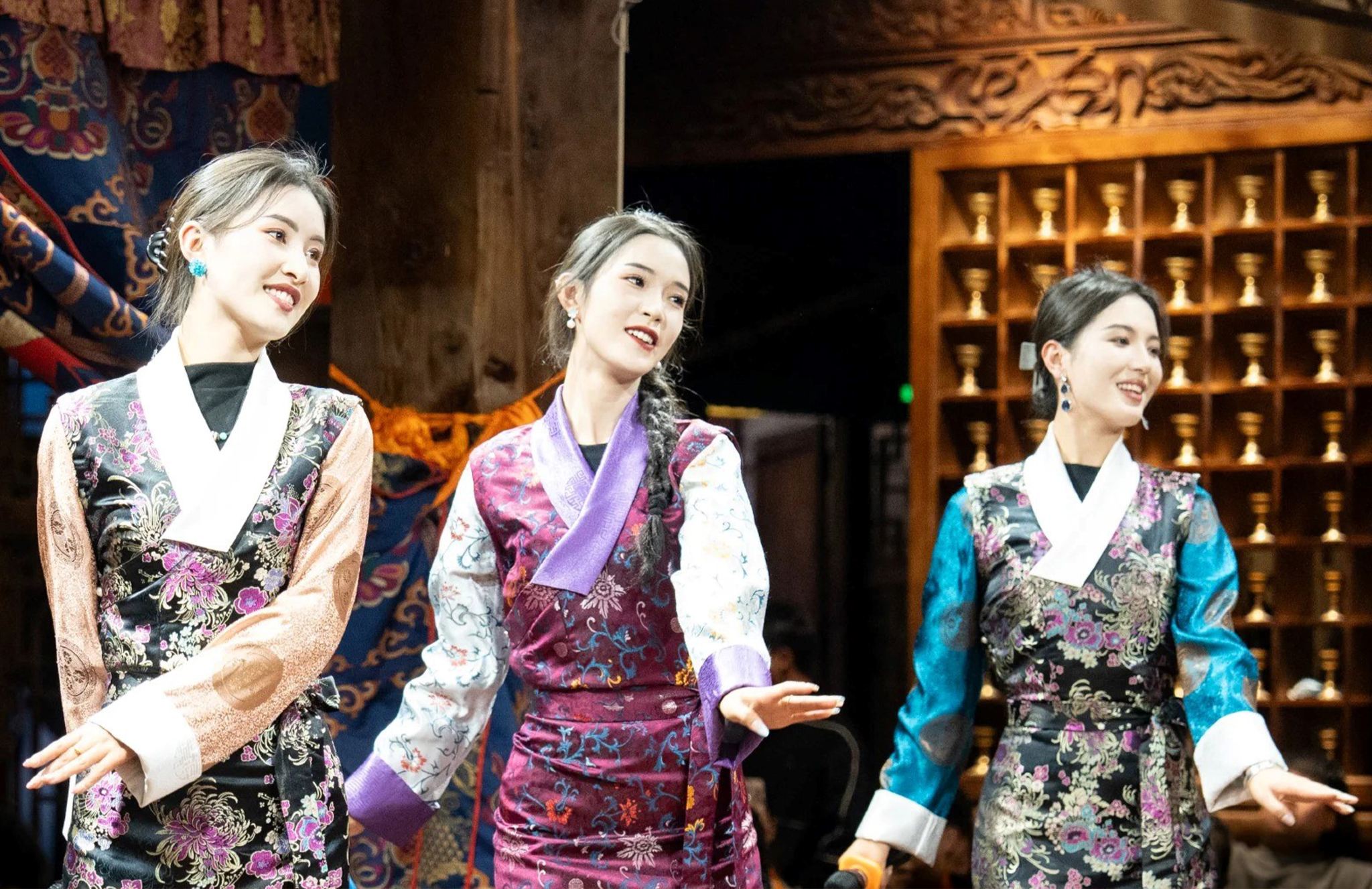 Shangri-La Zaya Tusi Banquet No. 3 Courtyard (featured cuisine + Tibetan-style banquet + intangible cultural heritage performance + Tusi storyline interaction + impromptu song and dance learning + bonfire party)