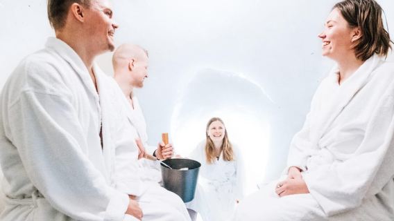 Rovaniemi: Arctic SnowHotel Tour and Snow Sauna Experience