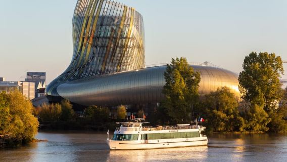 Bordeaux: Guided Wine and Canelé Discovery Cruise