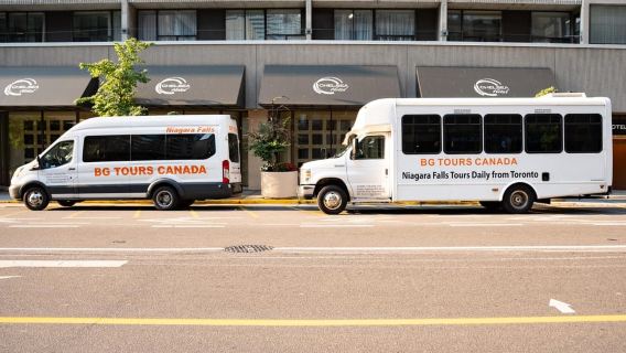 Toronto: Niagara Falls Day Tour with Hornblower Cruise