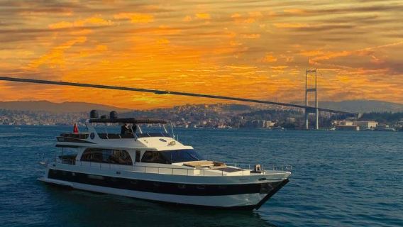 Bosphorus Sunset Luxury Yacht Cruise with Drinks + Snacks + Live Guide