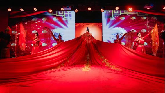 Experiencia del Banquete Imperial de Suzhou (disfrute realista + danzas exquisitas + gastronomía imperial + trajes antiguos + juegos interactivos + cultura histórica)