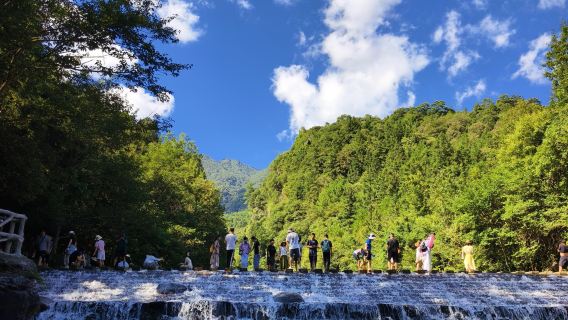 Однодневный тур с индивидуальным трансфером на гору Цзюхуашань в Чичжоу (провинция Аньхой) с молитвами и наблюдением за морем облаков + озеро Пинтянь, доступен сервис на английском языке
