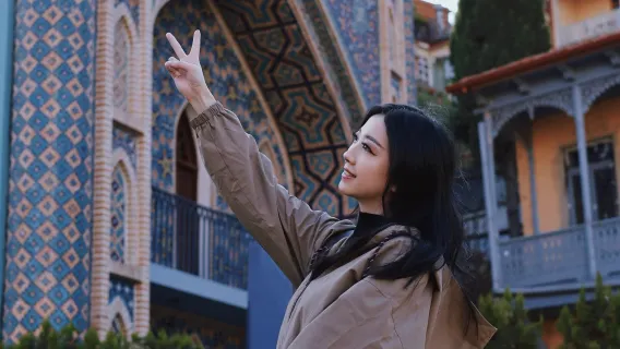 Fotoshooting in Uschguli, Georgien[Fotoshooting, Begleitung, Follow-up, Drohnenaufnahmen, Foto- und Videoaufnahmen + mehrsprachige Übersetzung, Fotografen und Reisebegleiter]