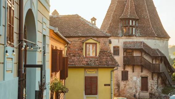 루마니아 부쿠레슈티 국제공항 + 공항 마중/드롭오프 + 맞춤형 전세 차량 여행