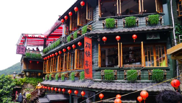 台北発 朝の九份散策と十分ランタン上げと霞海城隍廟参拝ツアー<鼎泰豊昼食付き>