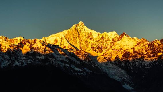 梅里雪山國家公園觀日出+白馬雪山埡口+U型谷一日遊淺徒步&贈衣氧跟拍