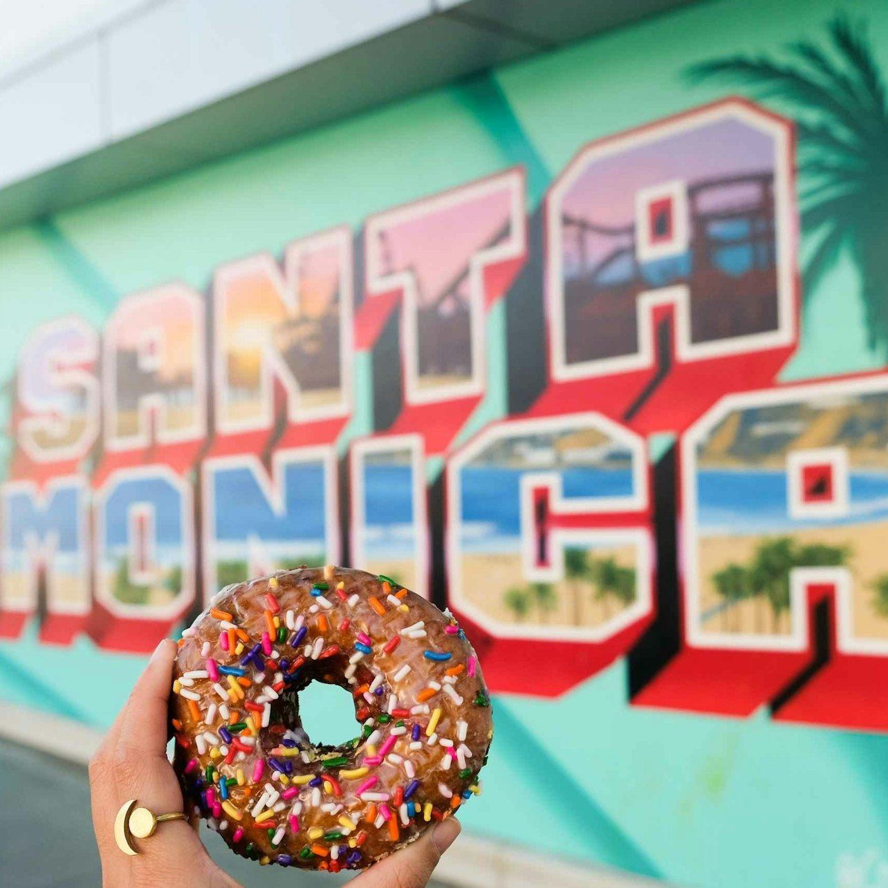 Santa Monica: Guided Ocean Side Donut Tour + Tasting