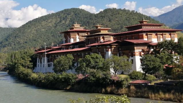 Incredible 9-day Bhutan Tour