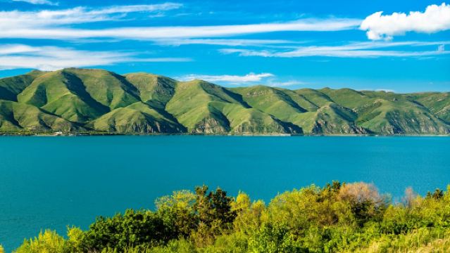 Perjalanan satu hari sewa kendaraan pribadi ke Danau Sevan dan Biara Sevan di Yerevan, Armenia