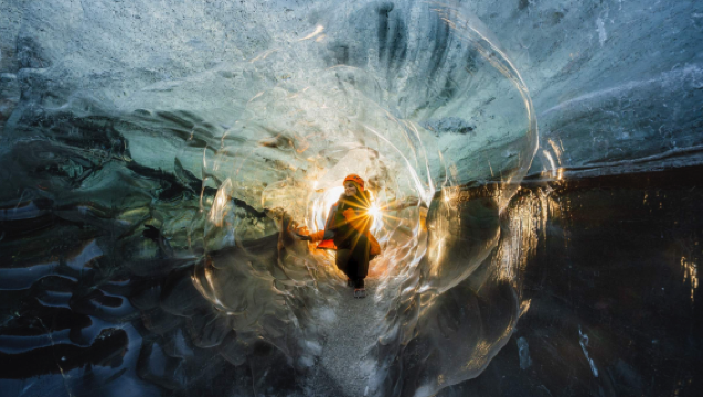 Tour partendo dal ghiacciaio Jökulsárlón in Islanda: Escursione alla grotta di ghiaccio cristallino [Guida professionale + trasferimento in jeep]