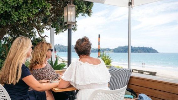 Auckland: Waiheke Island Wine Tour + Tastings & Beachfront Lunch