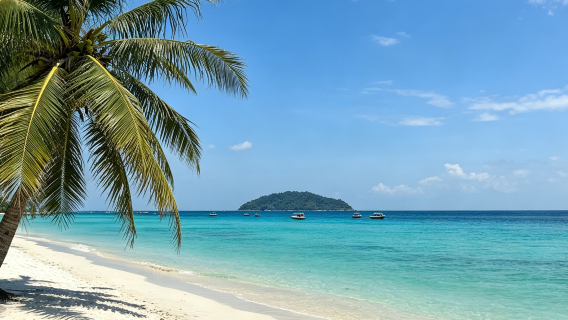 1-day tour to multiple islands on Phu Quoc Island in Vietnam: speedboating + cross-sea cable car + Sun World water park