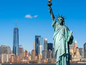 Best of New York: 2.5-Hour Sightseeing Cruise with Live Guide by Circle line