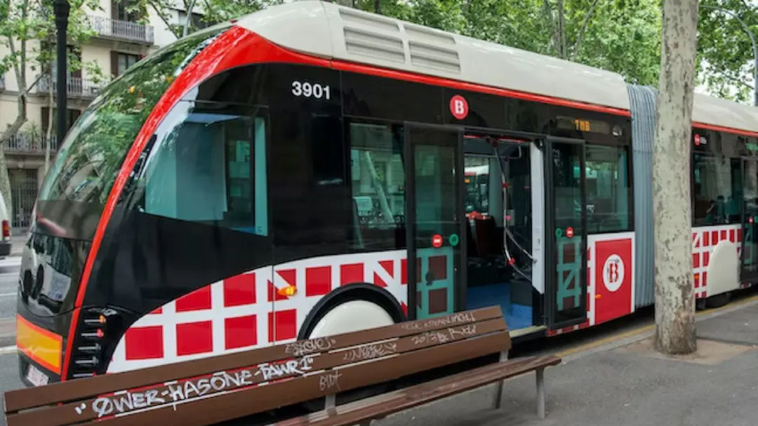 バルセロナ空港から市内｜公共バス