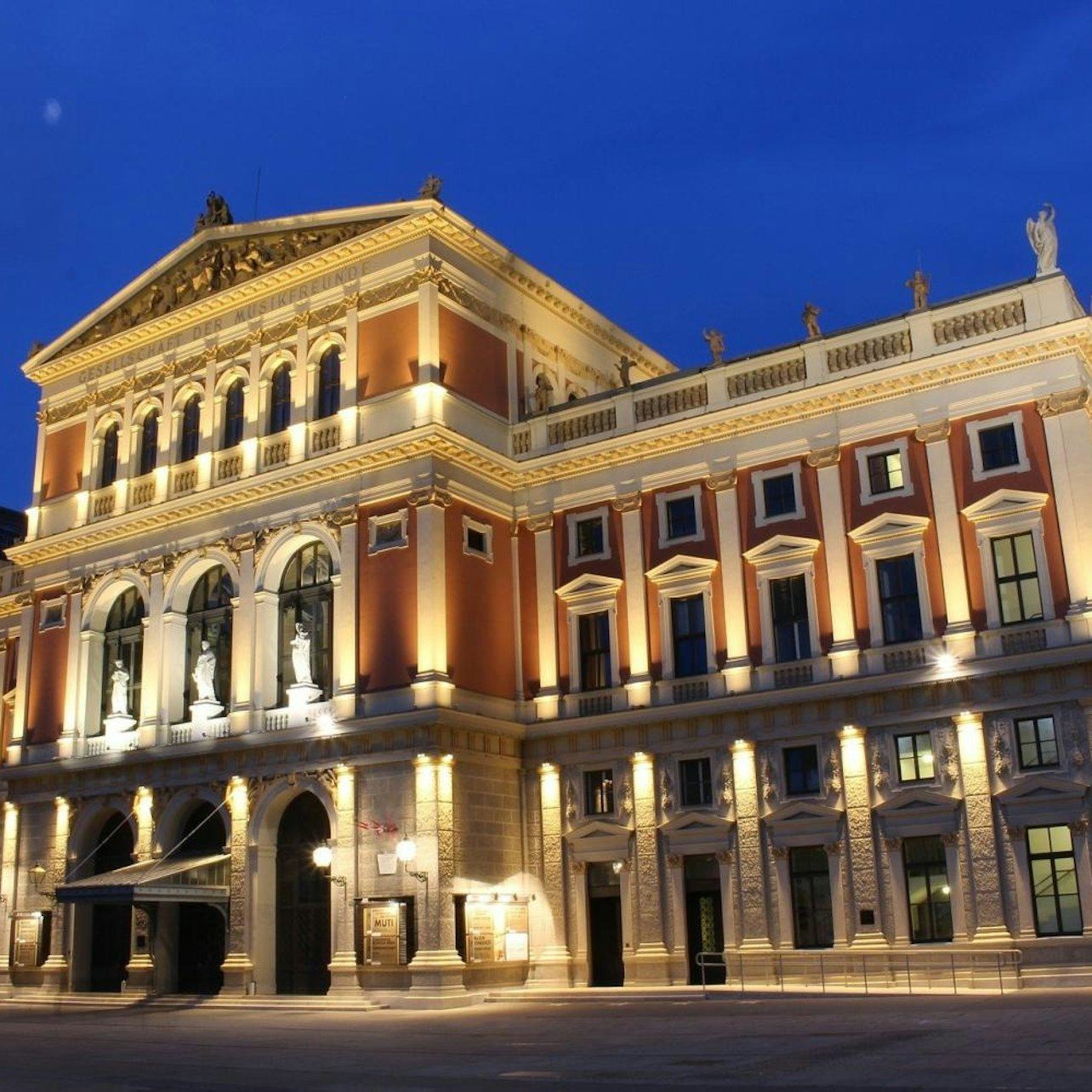 Vienna: tour panoramico serale in autobus