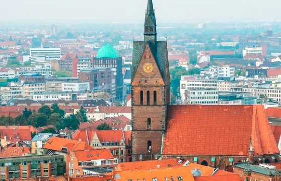 德國+漢諾威老市政廳+漢諾威集市教堂+貝格花園一日遊