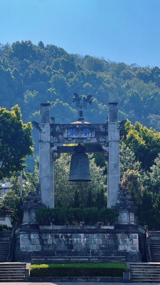 Tengchong Rehai Scenic Area + National Mausoleum + Dieshuihe Waterfall Day Tour with Bilingual Service (Chinese-English)