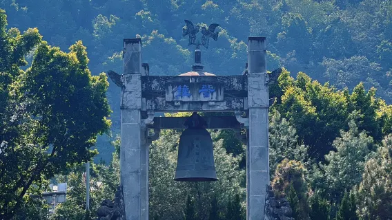 Tengchong Rehai Scenic Area + National Mausoleum + Dieshuihe Waterfall Day Tour with Bilingual Service (Chinese-English)