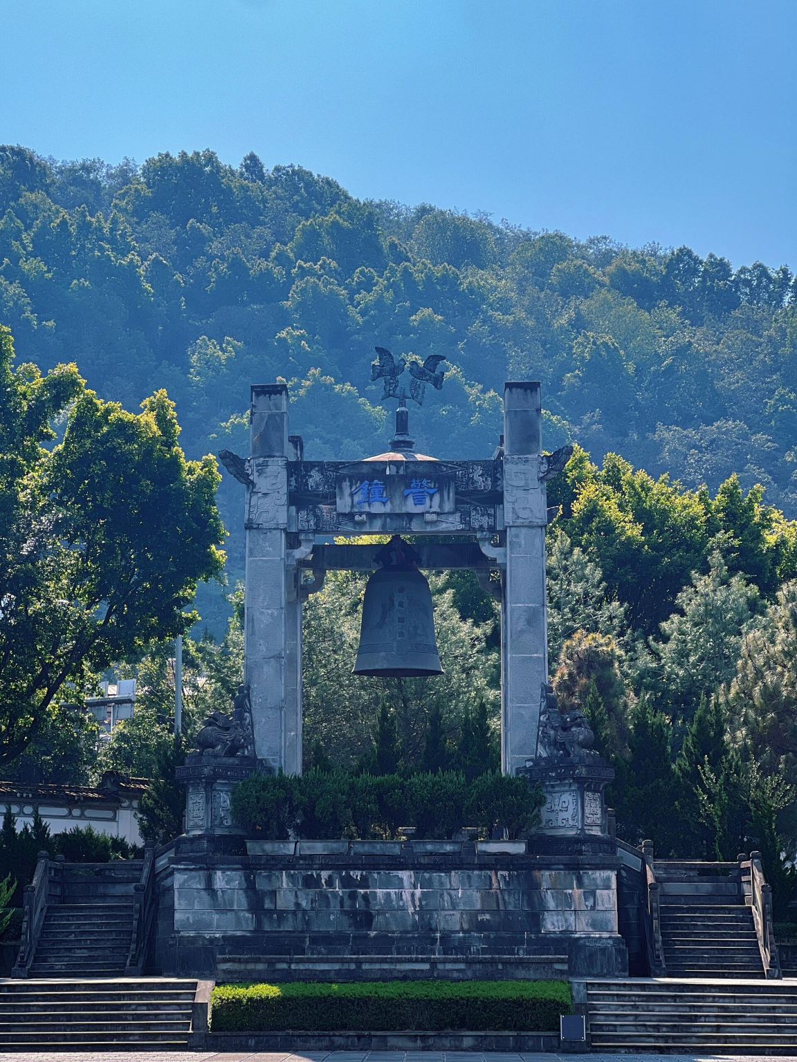 однодневный тур с индивидуальным трансфером/арендой автомобиля с водителем в живописные места Тенчун Жэхай, Мемориальный парк Го Шан и водопад Дишуйхэ с обслуживанием на китайском и английском языках