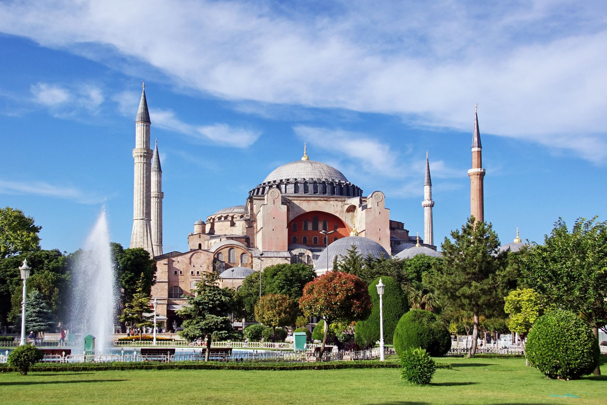 Istanbul Hagia Sophia The Blue Mosque Basilica Cistern Dolmabahce Palace 1-day tour, customizable itinerary