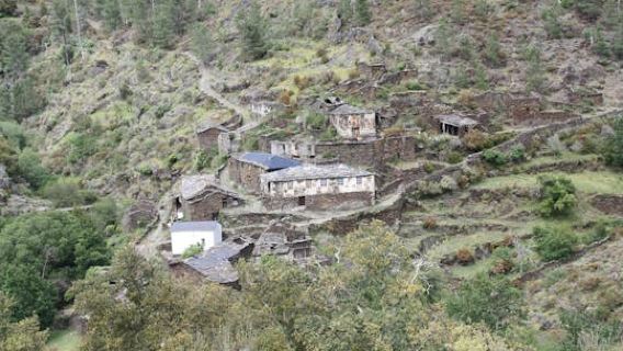 Walking tour in the village of Drave from Arouca with optional meal