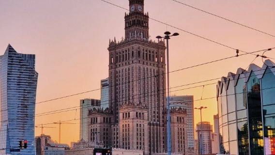 Buchung nach Beratung / Museum des Warschauer Aufstandes Kulturpalast Warschau Kopernikus-Wissenschaftszentrum Inselpalast / Flughafen / Punkt-zu-Punkt-Transfer / Reiseführer mit Fahrer / Privater Fahrdienst