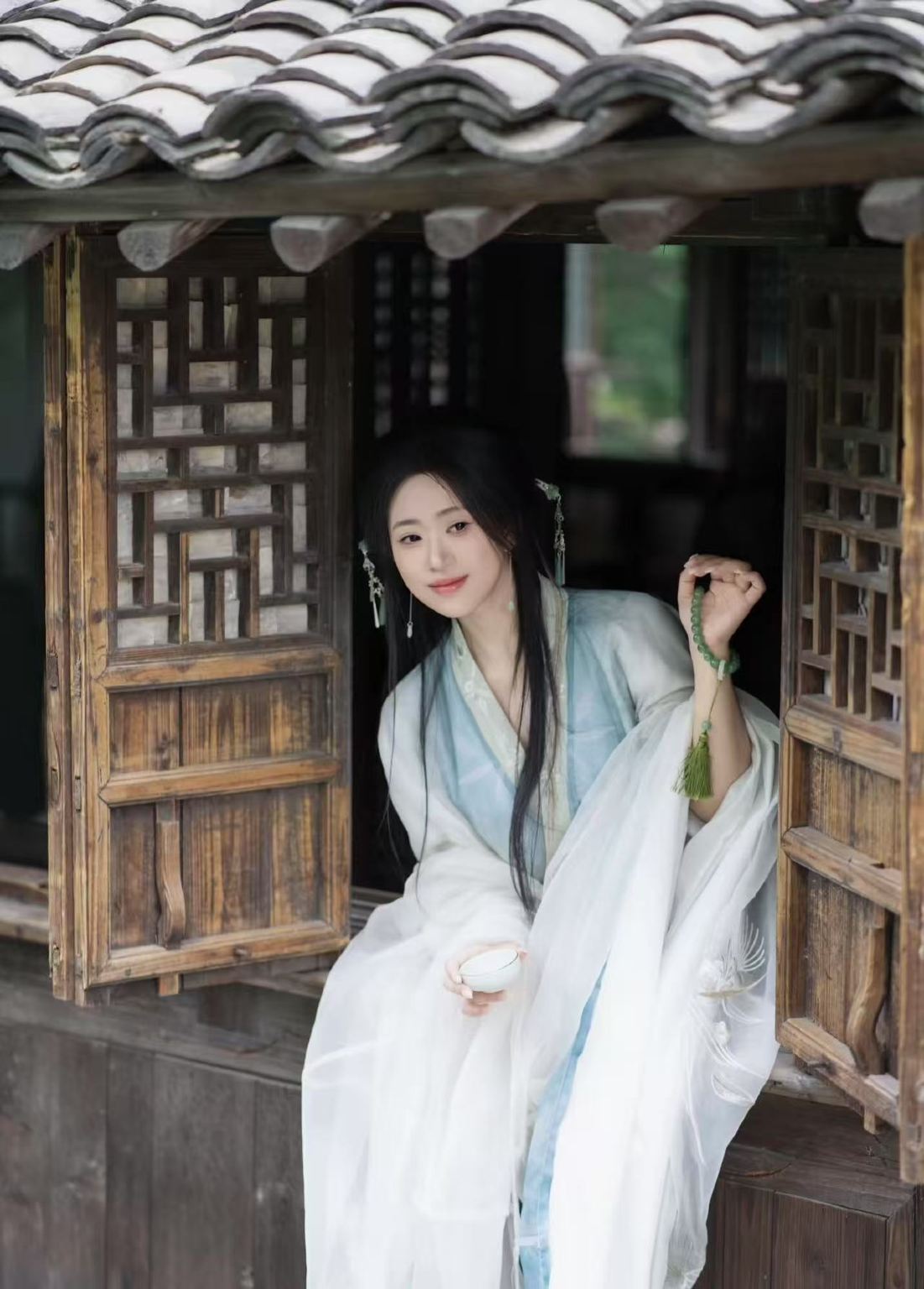 Wuzhen Hanfu Photography Experience (Hanfu Rental + Optional Photographer for Outdoor Shoots + Various Costume Choices + Exquisite and Diverse Outfits + Premium Service + High-Quality Costumes)
